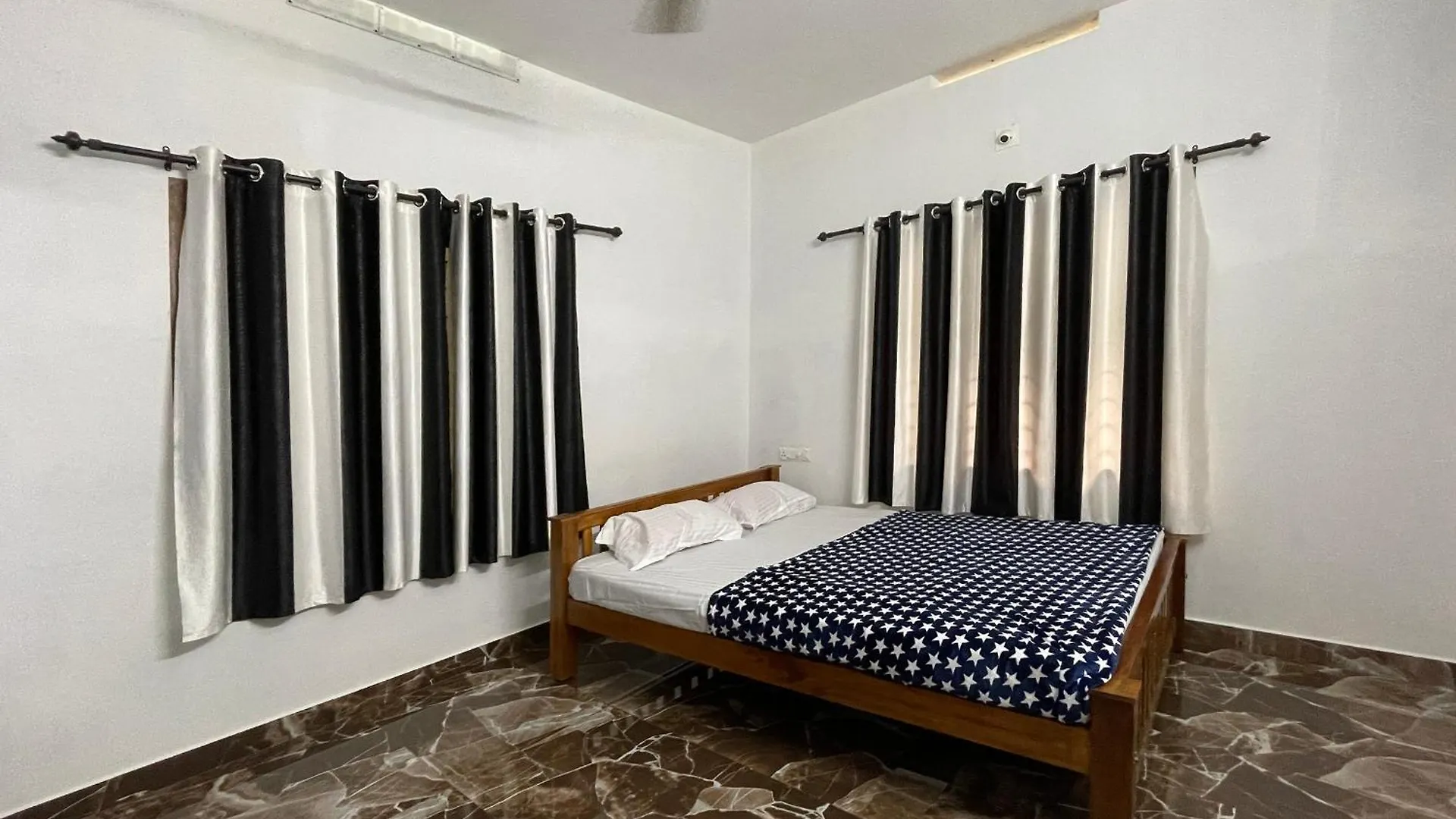 Meenu'S Home Stay Anachal 0*,  Indie